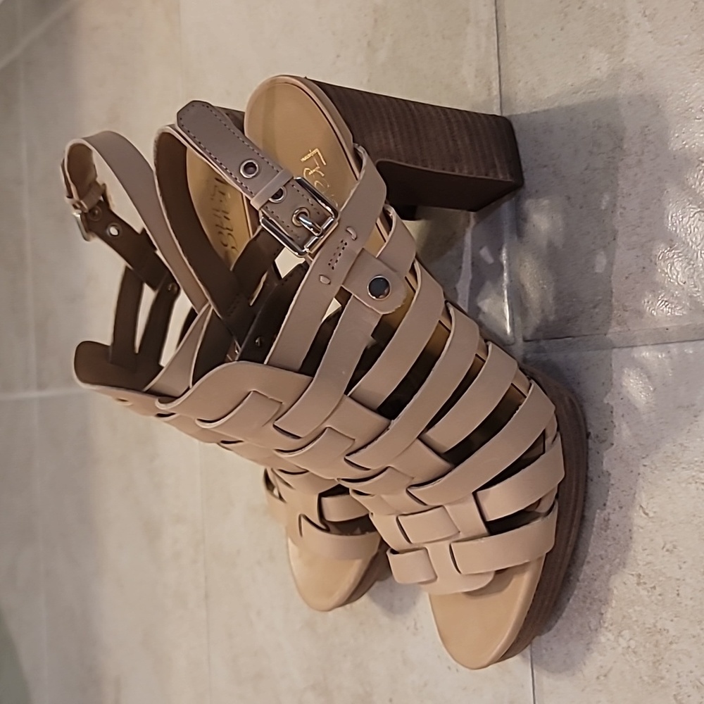 Sandals - Picture 2 of 3